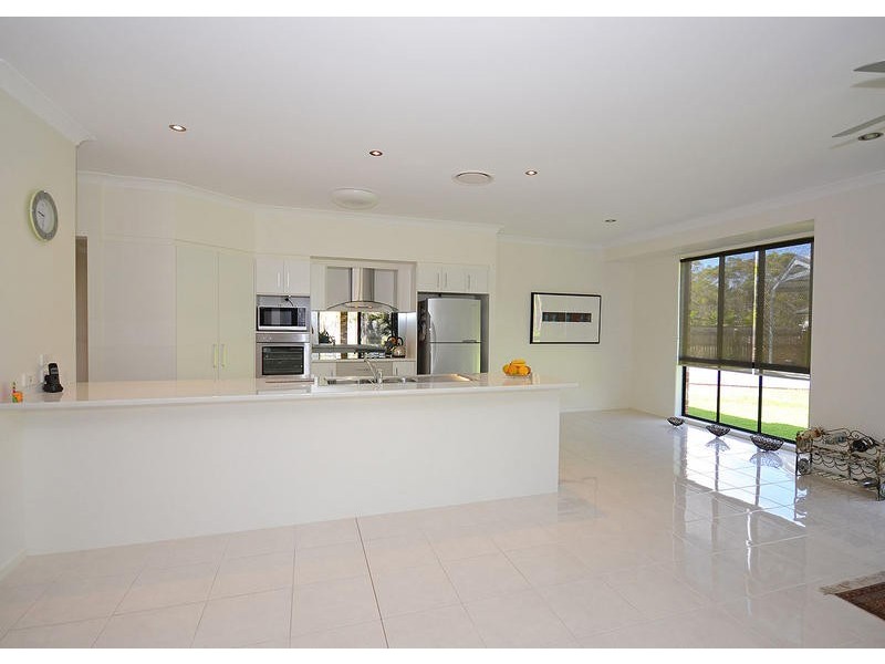 11 Heathland Ave, Wondunna QLD 4655