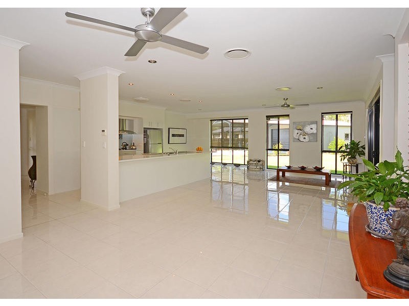 11 Heathland Ave, Wondunna QLD 4655