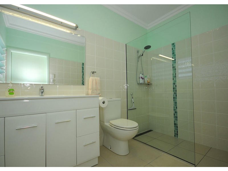 11 Aplin St, Point Vernon QLD 4655