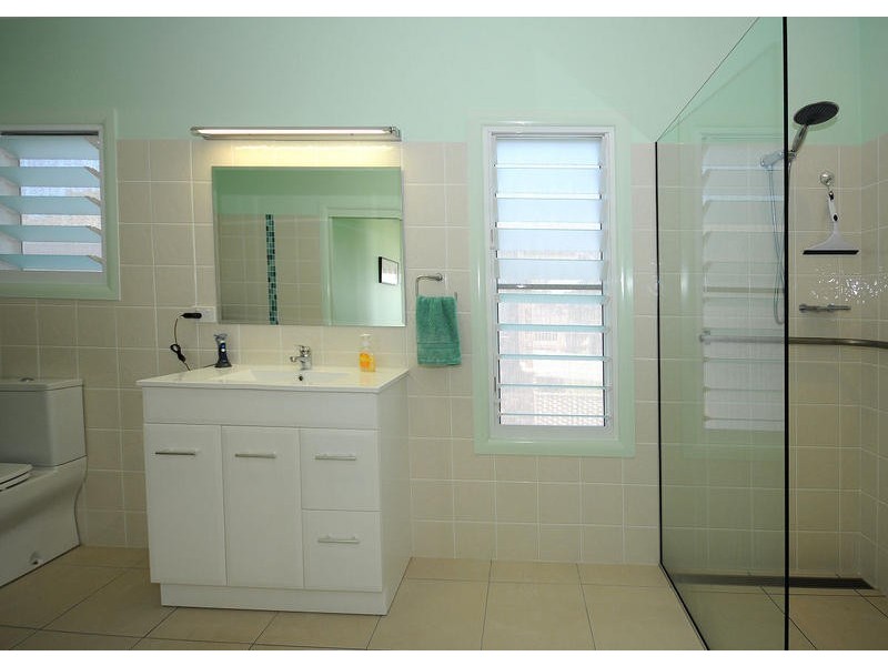 11 Aplin St, Point Vernon QLD 4655