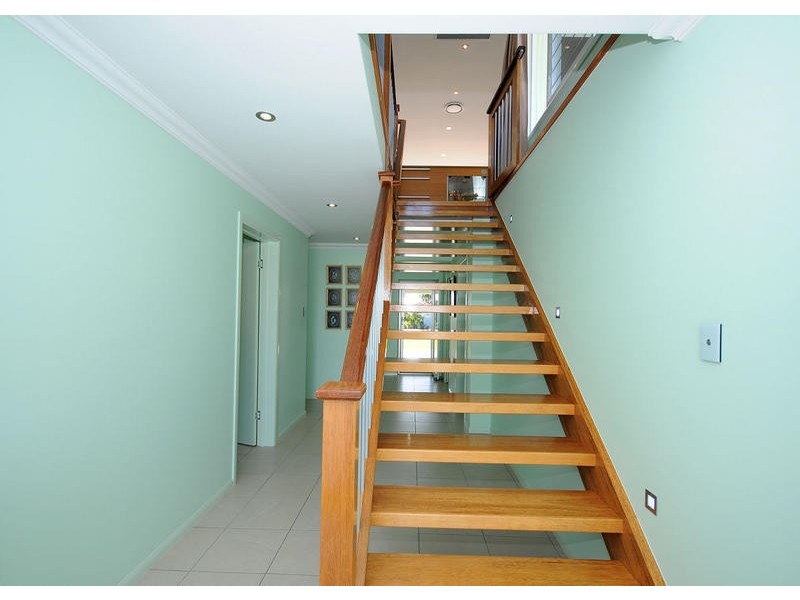 11 Aplin St, Point Vernon QLD 4655