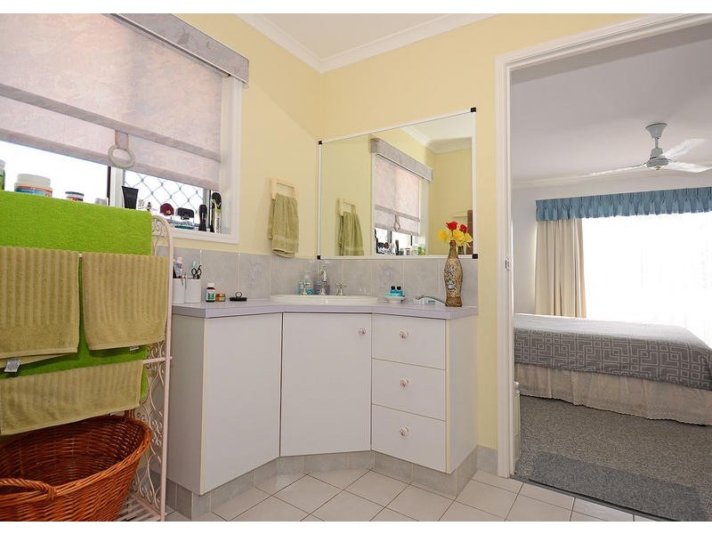 10 Bergin Crt, Torquay QLD 4655