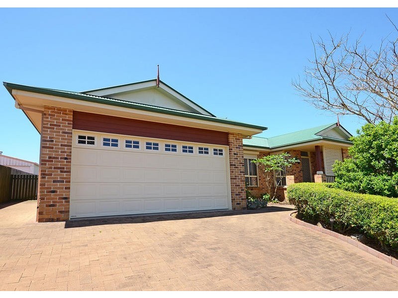 8 Hoberg Crt, Kawungan QLD 4655