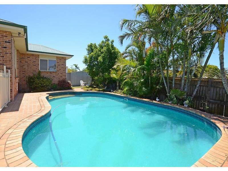 8 Hoberg Crt, Kawungan QLD 4655