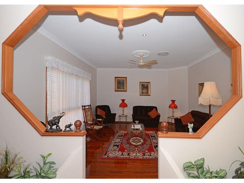 8 Hoberg Crt, Kawungan QLD 4655