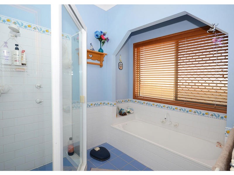 8 Hoberg Crt, Kawungan QLD 4655