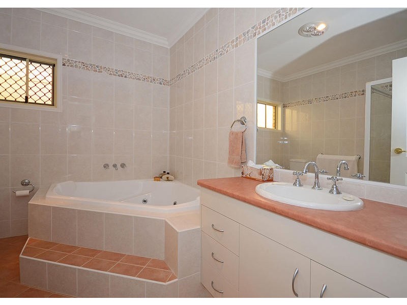 14 Jonwest Close, Torquay QLD 4655
