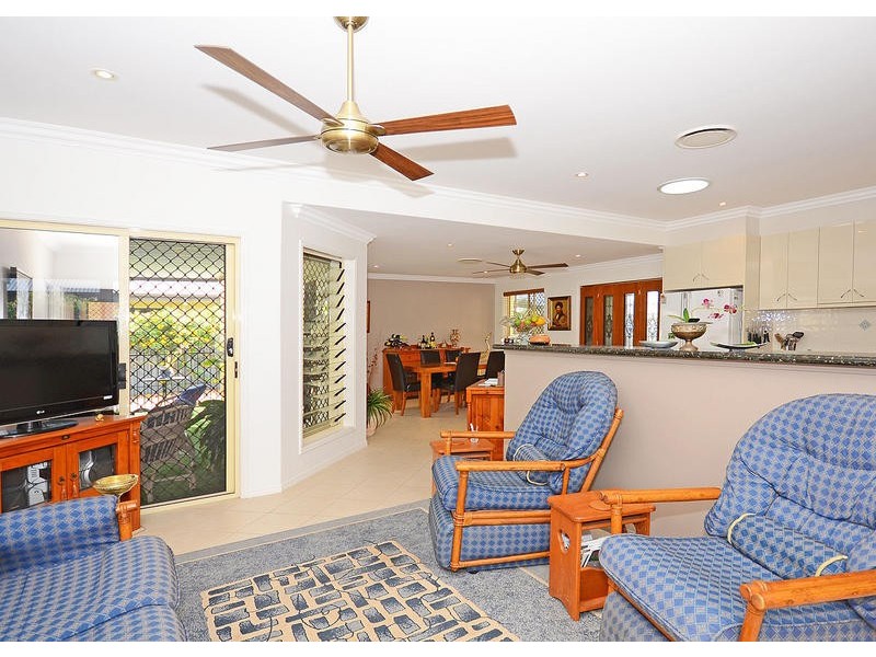 14 Jonwest Close, Torquay QLD 4655