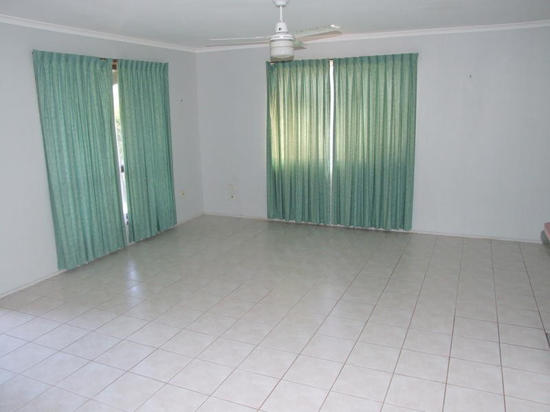 30 Sunset Cres, Torquay QLD 4655