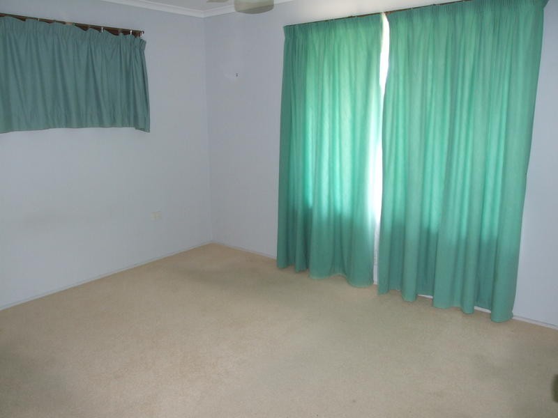 30 Sunset Cres, Torquay QLD 4655