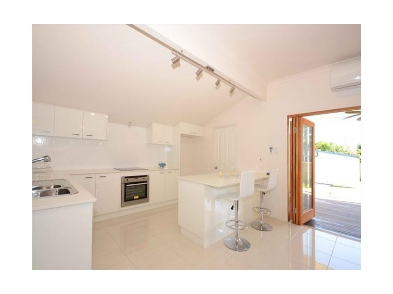 24 View St, Torquay QLD 4655