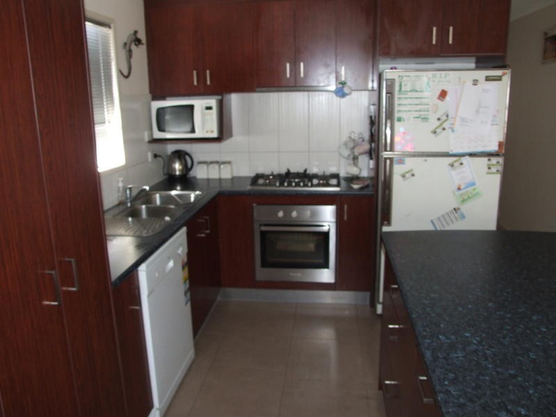 27 Murphy St, Point Vernon QLD 4655