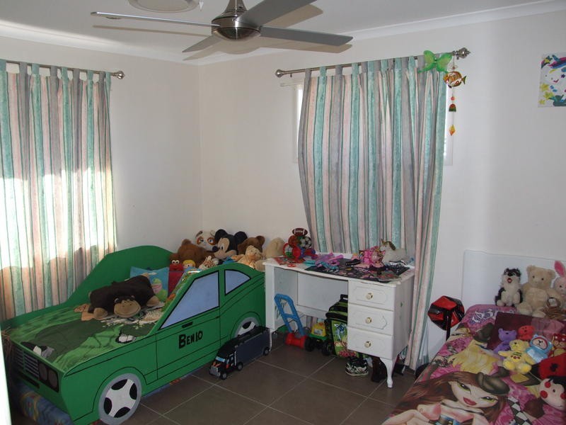 27 Murphy St, Point Vernon QLD 4655