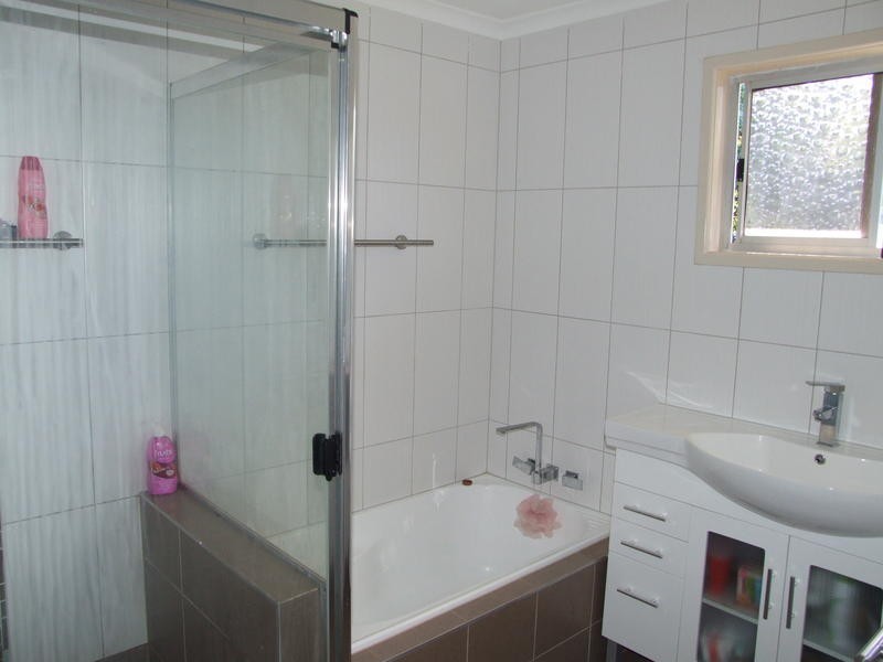27 Murphy St, Point Vernon QLD 4655
