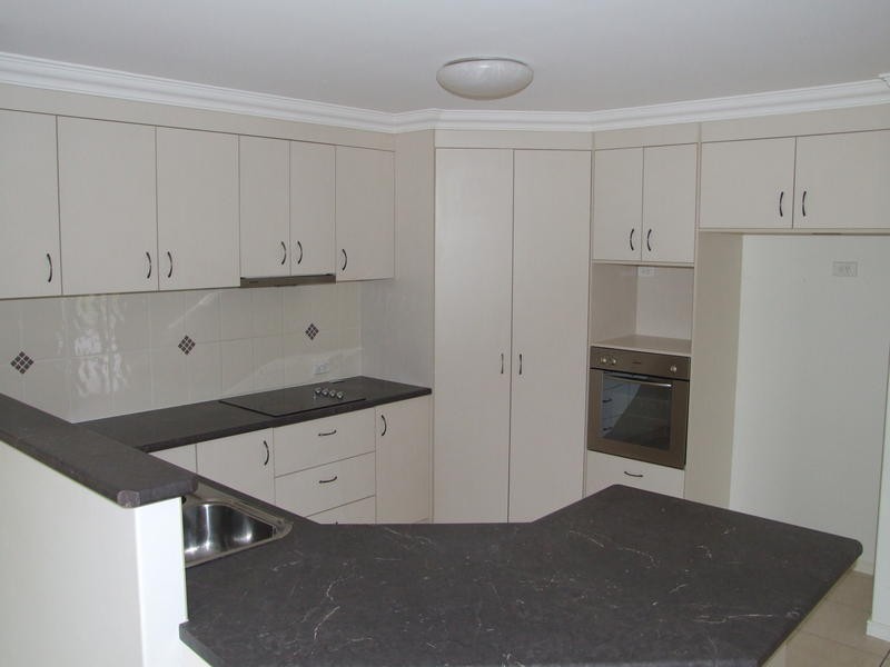 4 Rochester Crt, Urraween QLD 4655