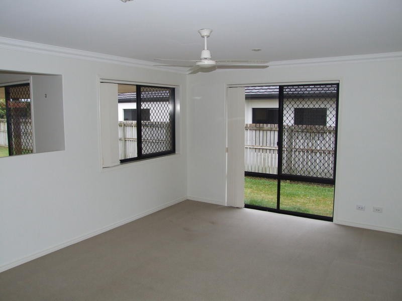 4 Rochester Crt, Urraween QLD 4655