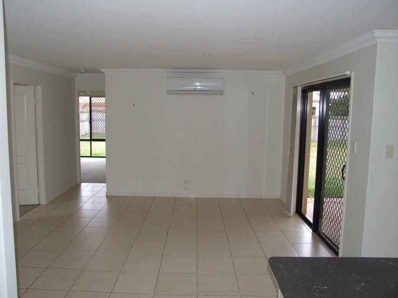 4 Rochester Crt, Urraween QLD 4655