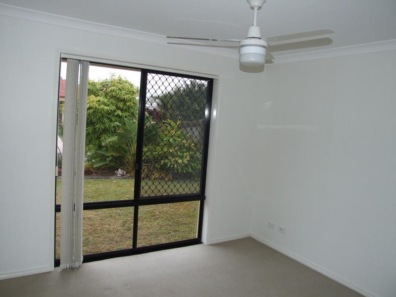 4 Rochester Crt, Urraween QLD 4655