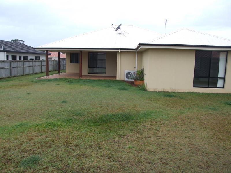 4 Rochester Crt, Urraween QLD 4655
