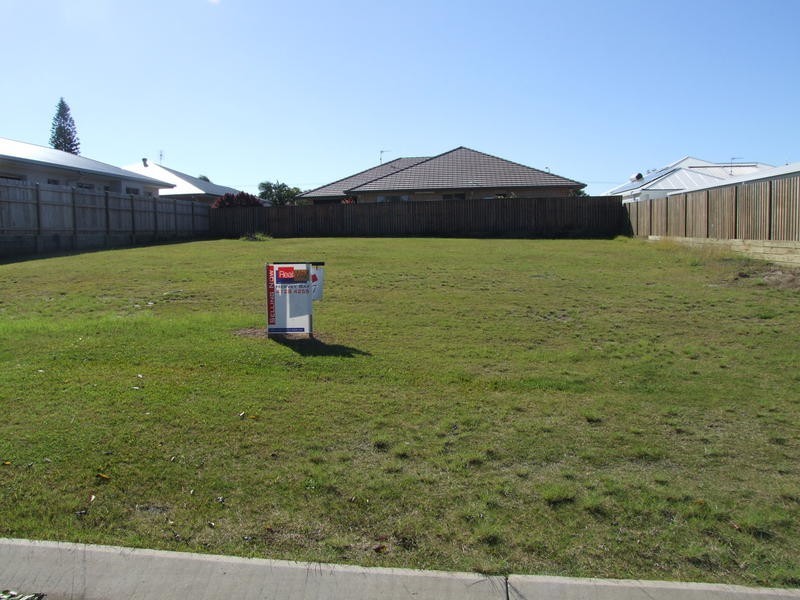 8 Seahaven Cct, Pialba QLD 4655