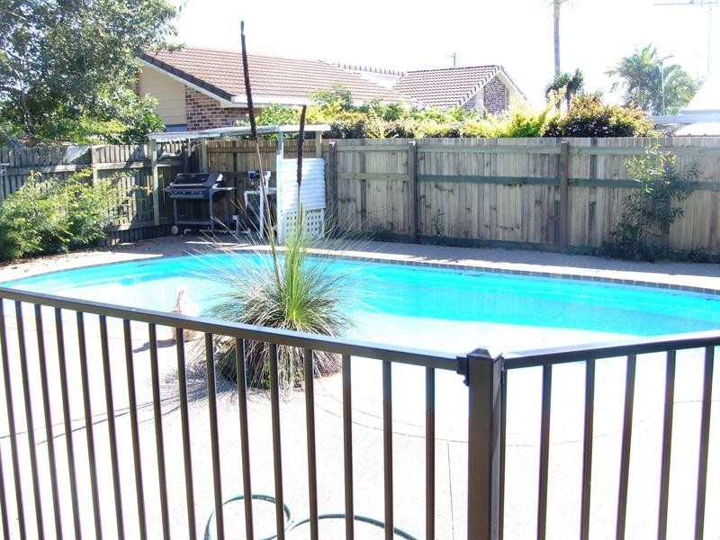 9 Royal Dr, Kawungan QLD 4655