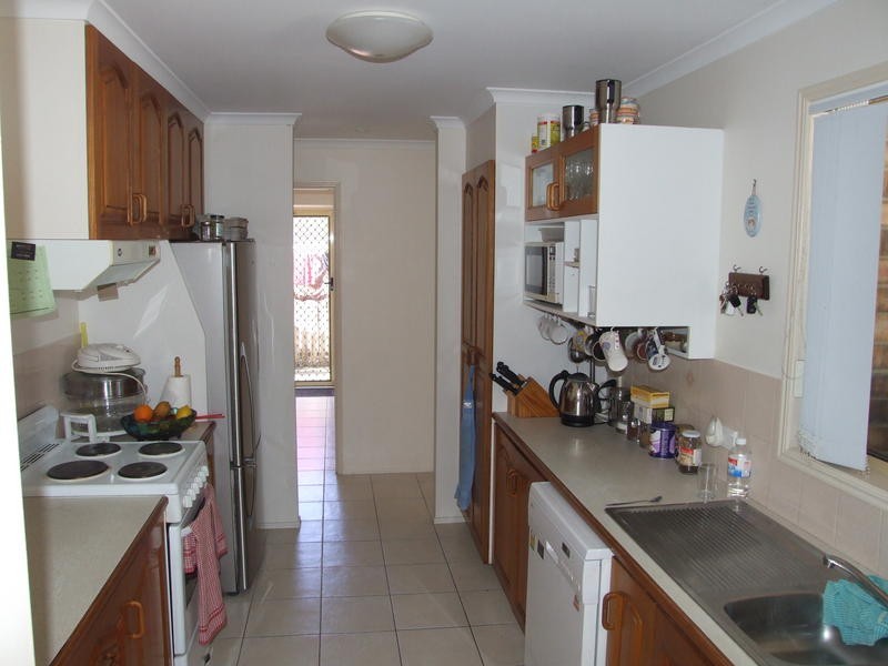 8 Bergin Crt, Torquay QLD 4655