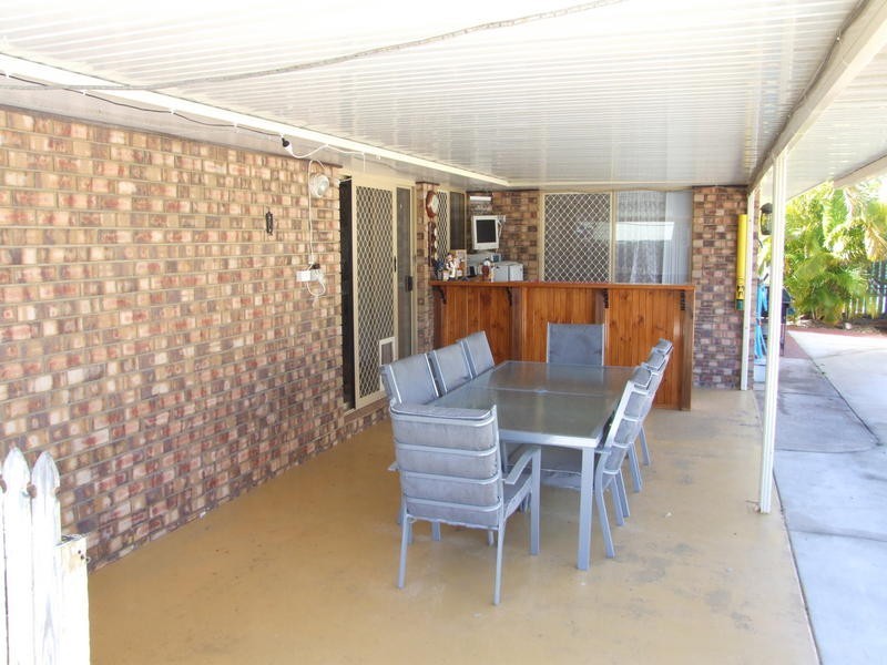 8 Bergin Crt, Torquay QLD 4655
