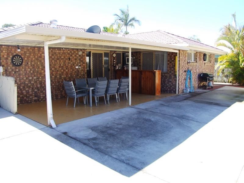 8 Bergin Crt, Torquay QLD 4655