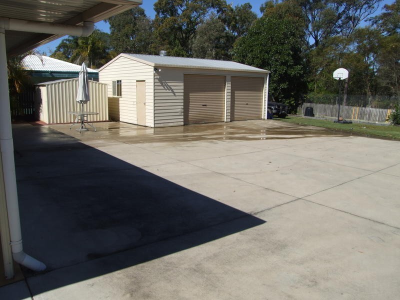 8 Bergin Crt, Torquay QLD 4655