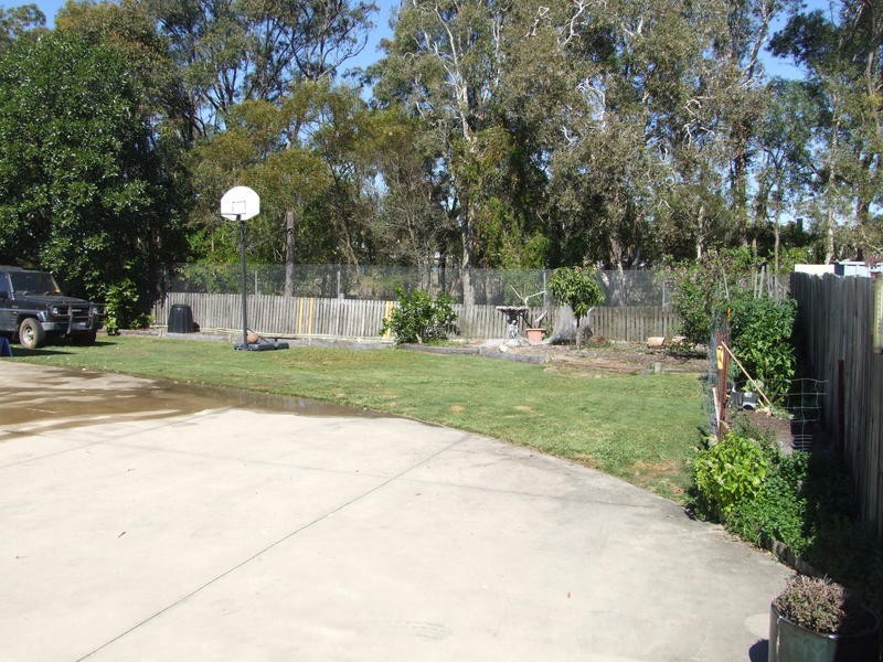 8 Bergin Crt, Torquay QLD 4655