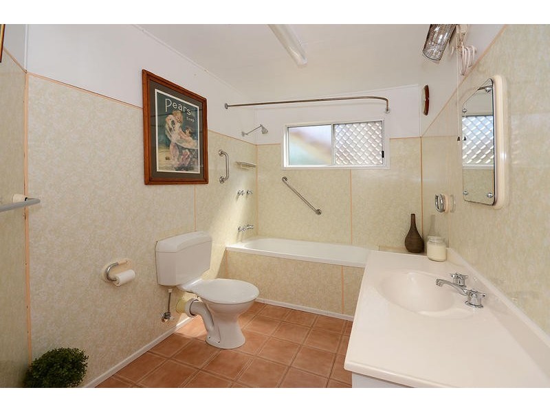 35 Dover St, Pialba QLD 4655