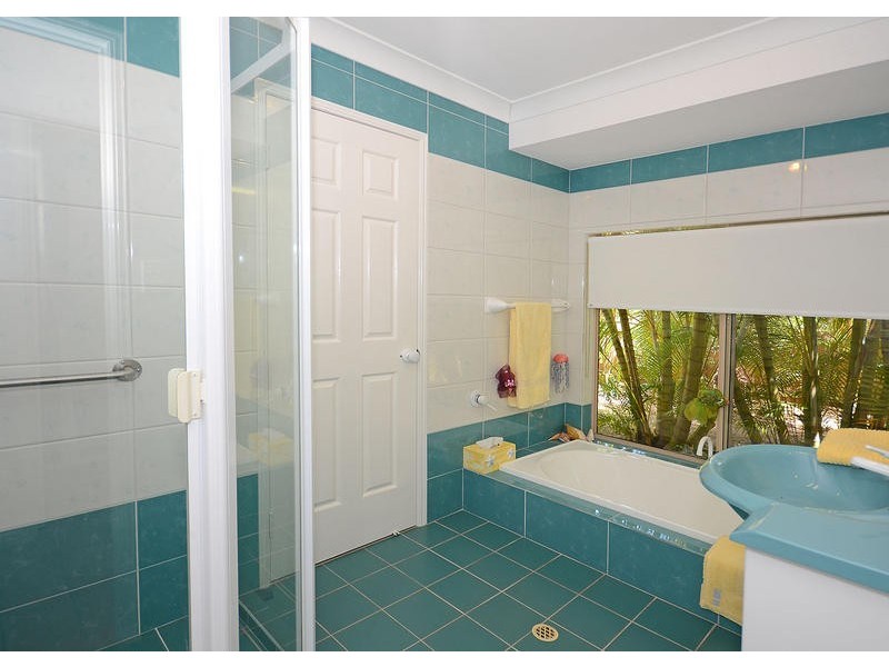 28 Bergin Crt, Torquay QLD 4655