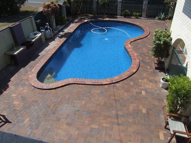 365 Boat Harbour Dr, Scarness QLD 4655