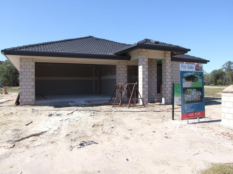 34 Ronaldo Way, Urangan QLD 4655