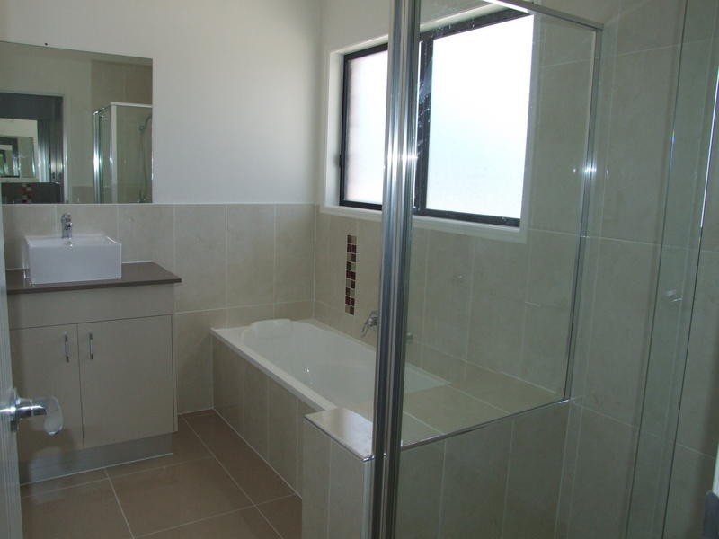 34 Ronaldo Way, Urangan QLD 4655