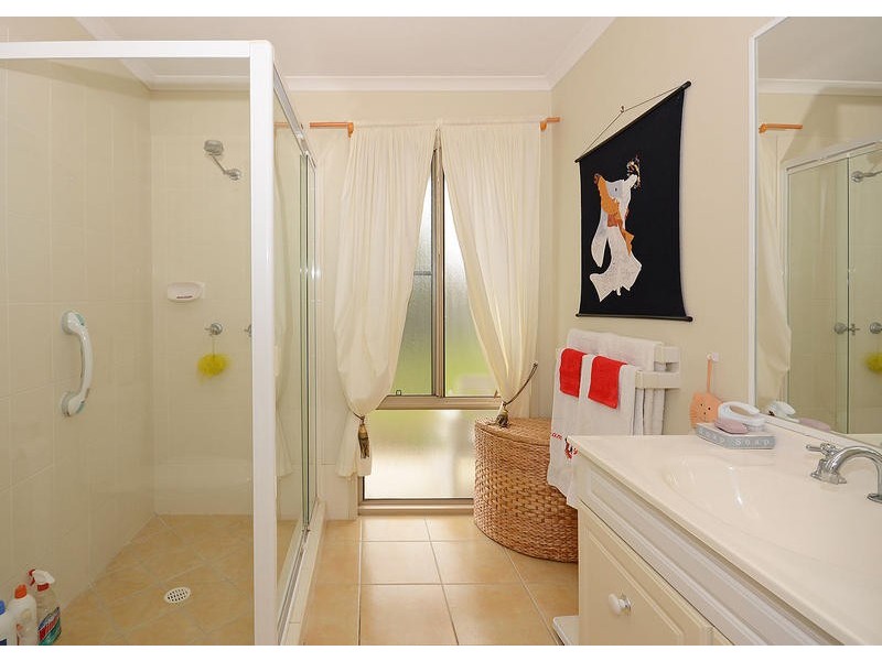 35 Bunya Ct, Eli Waters QLD 4655