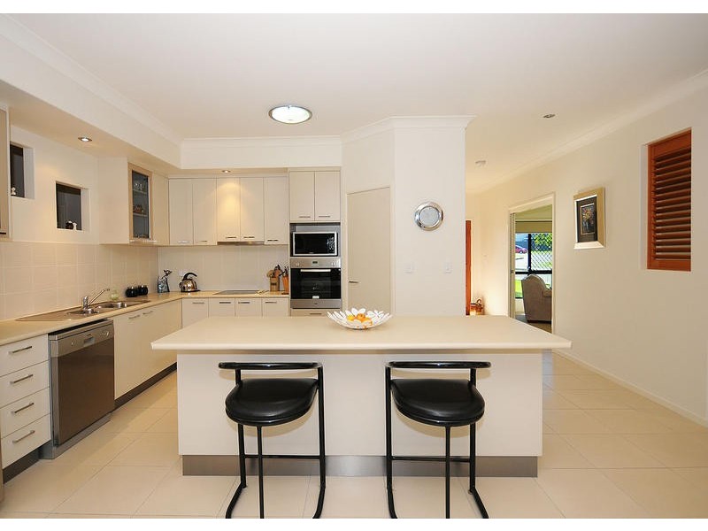6 Montrose Cl, Point Vernon QLD 4655