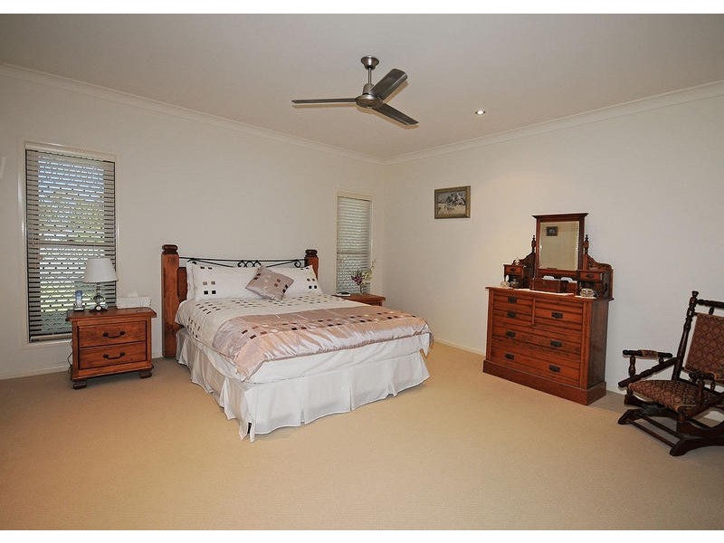 6 Montrose Cl, Point Vernon QLD 4655