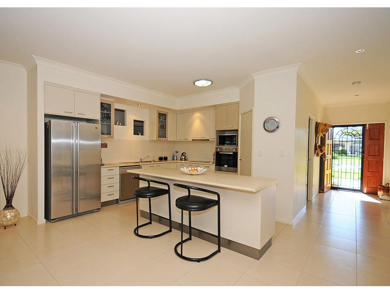 6 Montrose Cl, Point Vernon QLD 4655