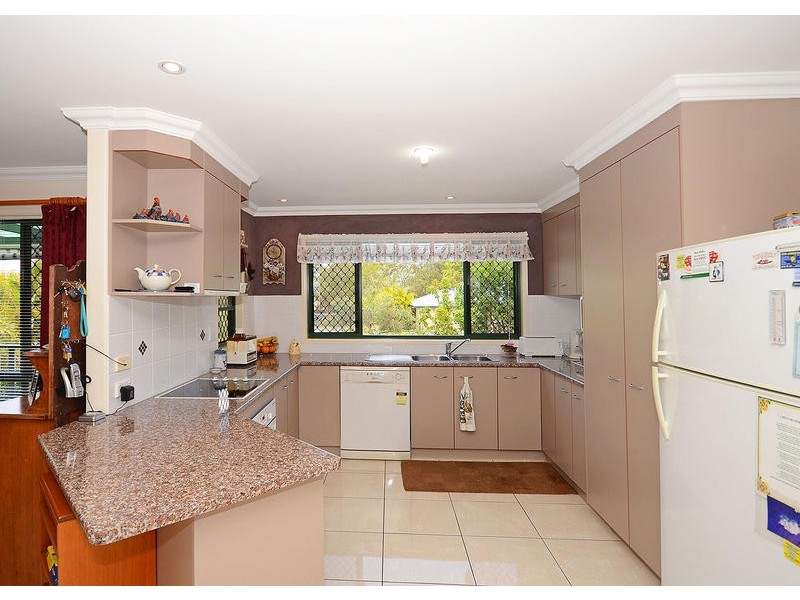 9 Whipbird Crt, Urangan QLD 4655