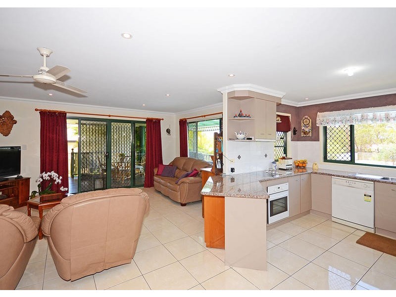 9 Whipbird Crt, Urangan QLD 4655