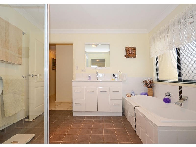 9 Whipbird Crt, Urangan QLD 4655