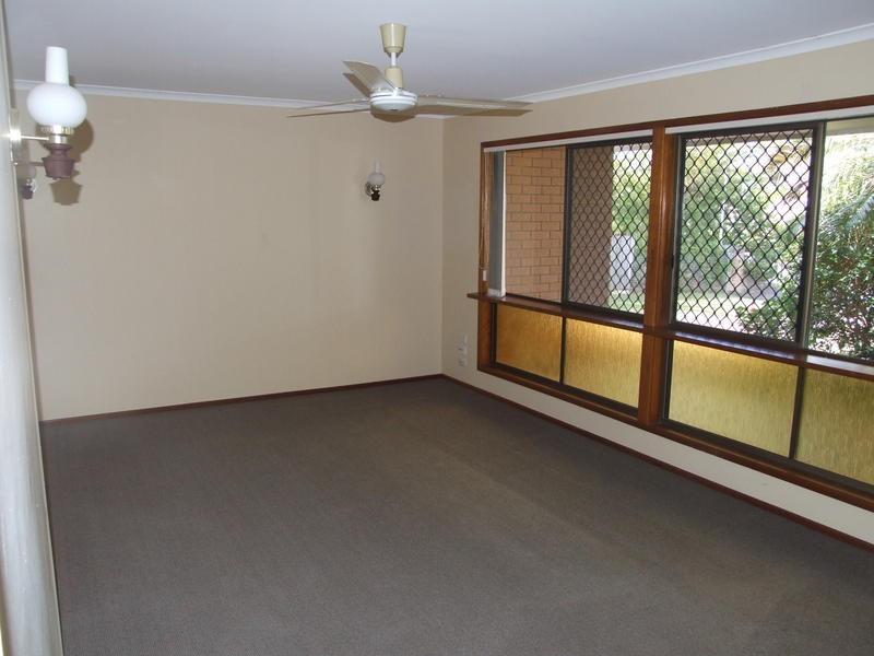 8 Maxwell St, Point Vernon QLD 4655