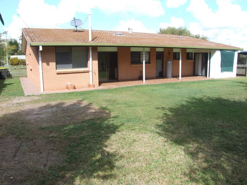 8 Maxwell St, Point Vernon QLD 4655