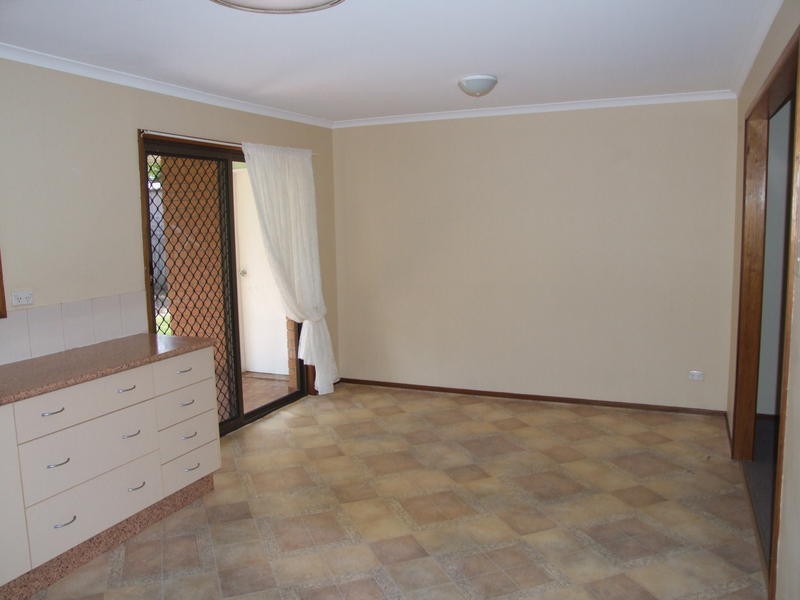 8 Maxwell St, Point Vernon QLD 4655