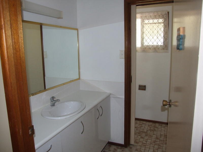 8 Maxwell St, Point Vernon QLD 4655