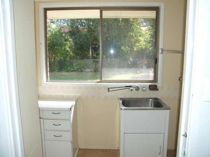 8 Maxwell St, Point Vernon QLD 4655