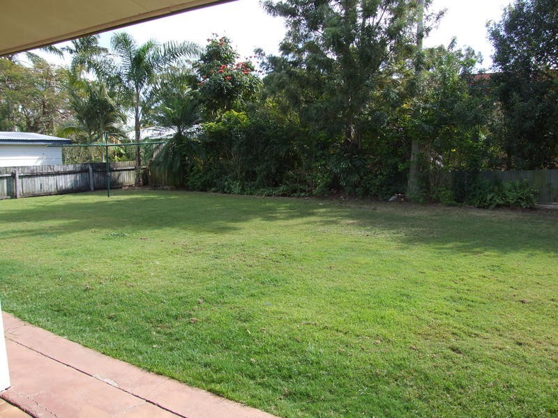 8 Maxwell St, Point Vernon QLD 4655