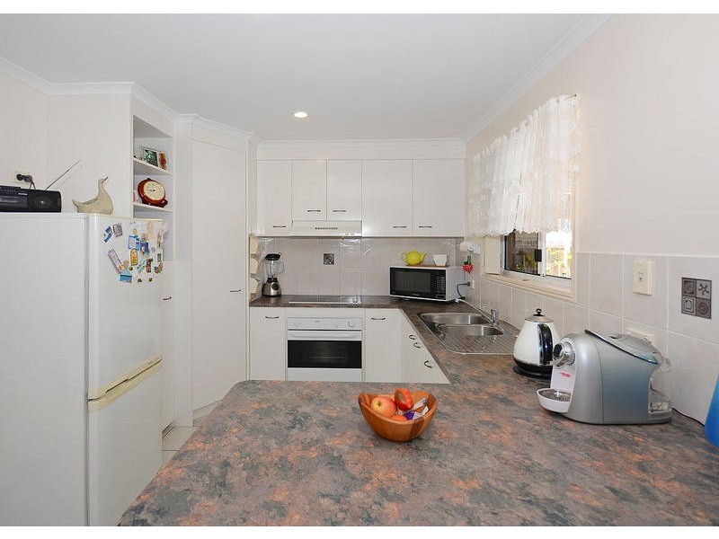 4 Sharyn Crt, Point Vernon QLD 4655