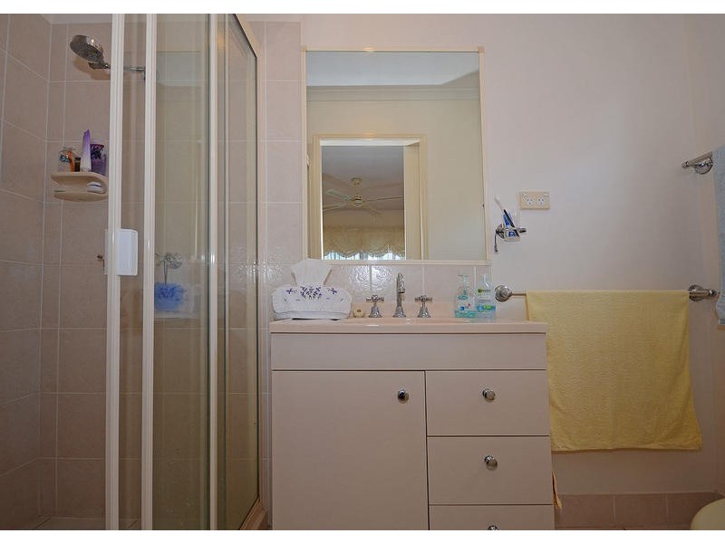 4 Sharyn Crt, Point Vernon QLD 4655